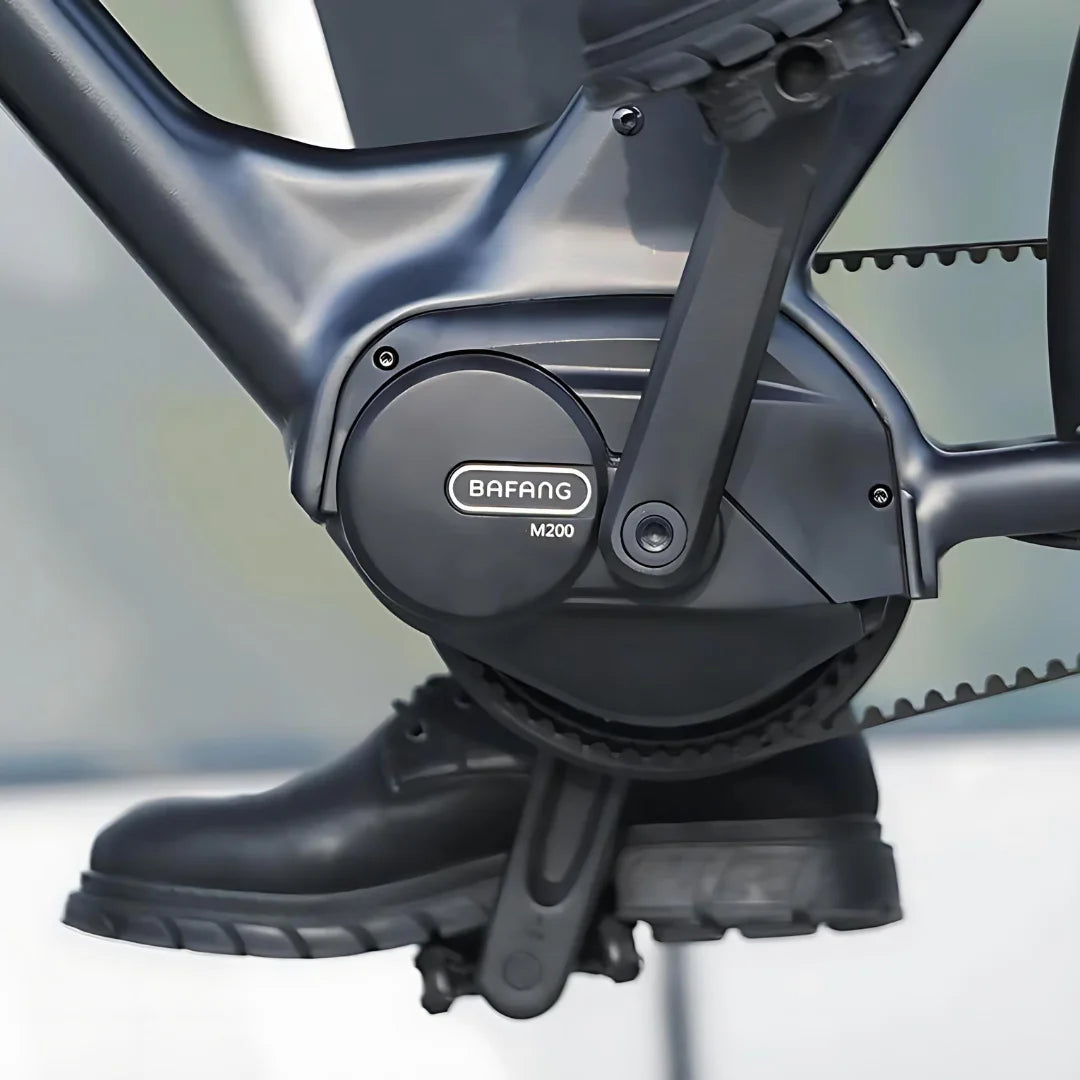 Središnji motor Bafang M200 na električnom biciklu Engwe P275 Pro, krupni plan pogonskog dijela