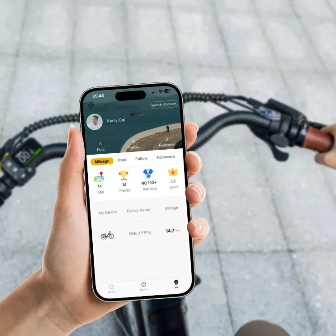 Pametni telefon s aplikacijom za električni bicikl Fiido C11 Pro prikazuje statistiku vožnje