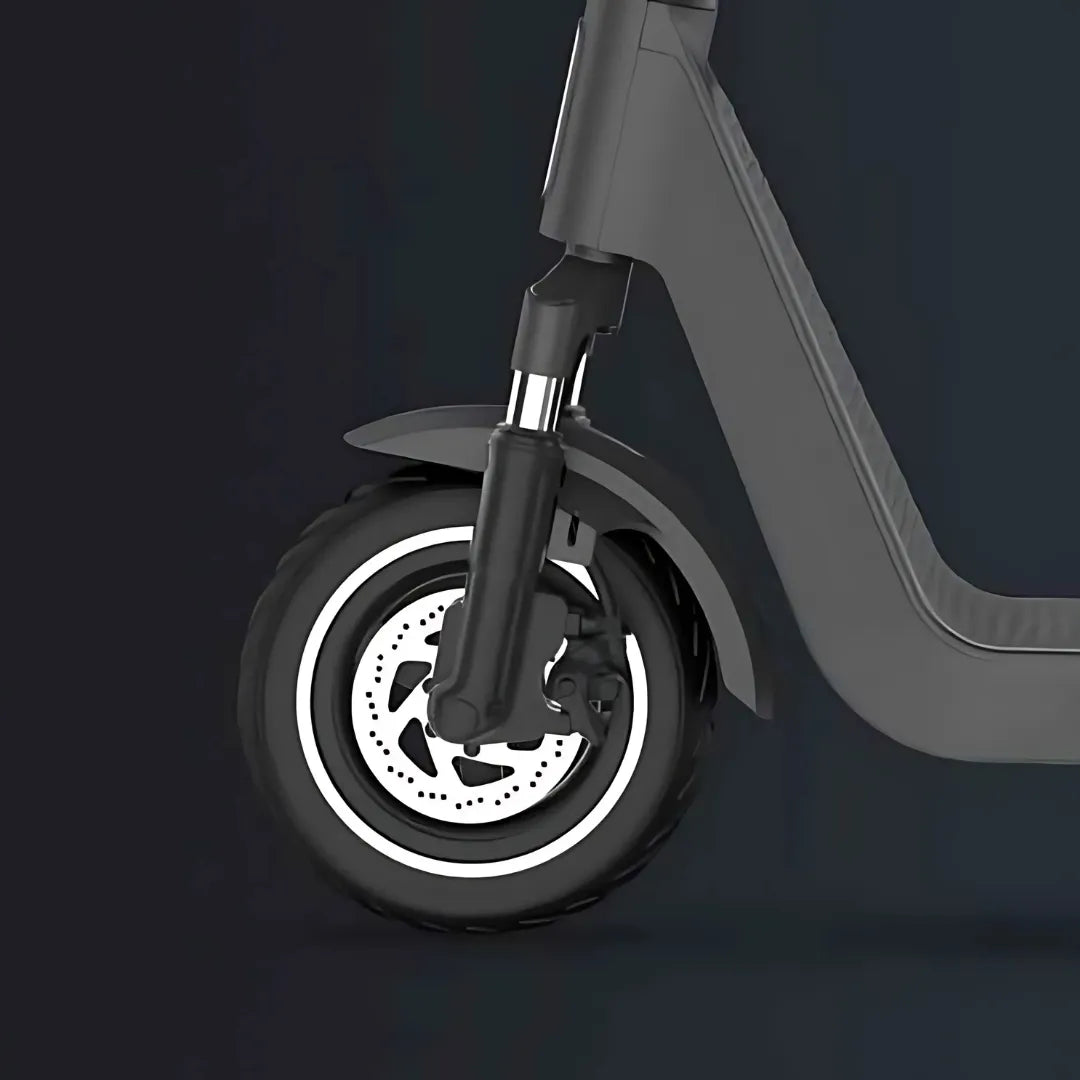 Prednji kotač i disk kočnica električnog romobila Joyor LiteGo crne boje