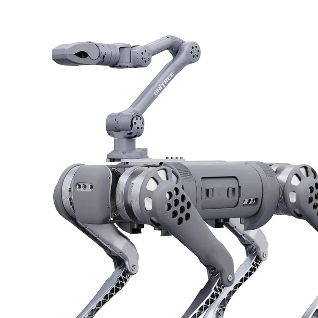 Siva robotska ruka Unitree Z1 montirana na Unitree robotskog psa, pogled izbliza na detalje ruke