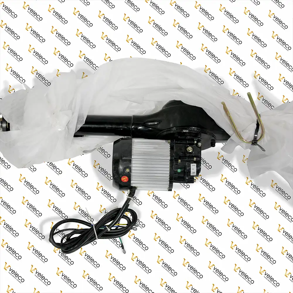 Električni motor od 1500W za Veleco Advena, pogled na crno-srebrni pogonski sklop s kabelima