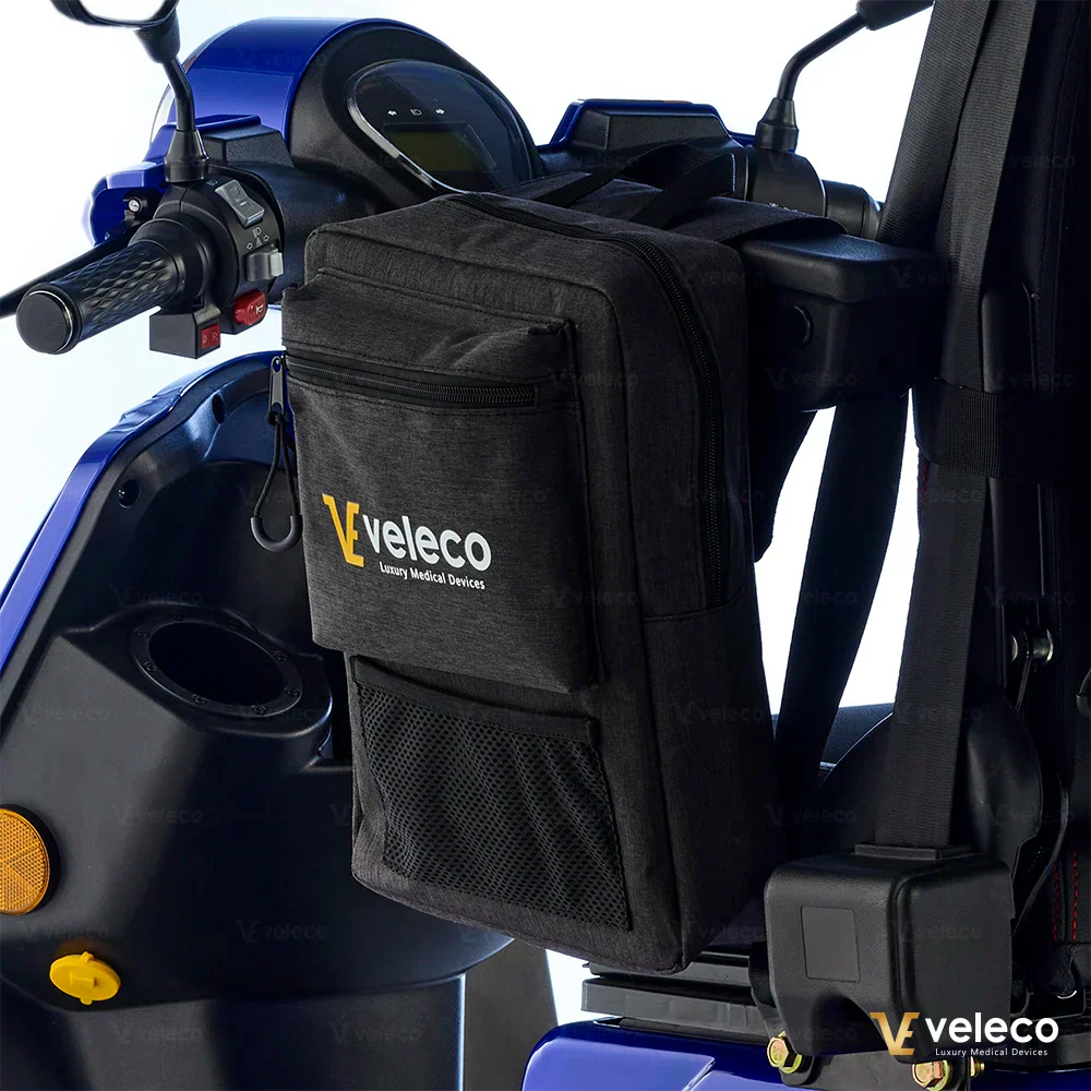Crna bočna torba Veleco za električni skuter pričvršćena na naslon sjedala, pogled izbliza