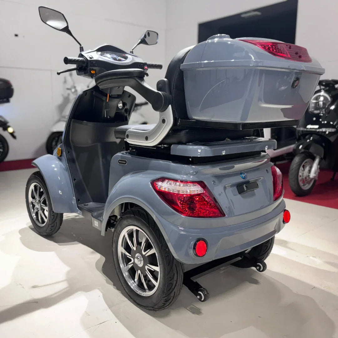 Sivi električni skuter Vigorous Vista Q1, pogled straga s prtljažnikom i detaljima kotača
