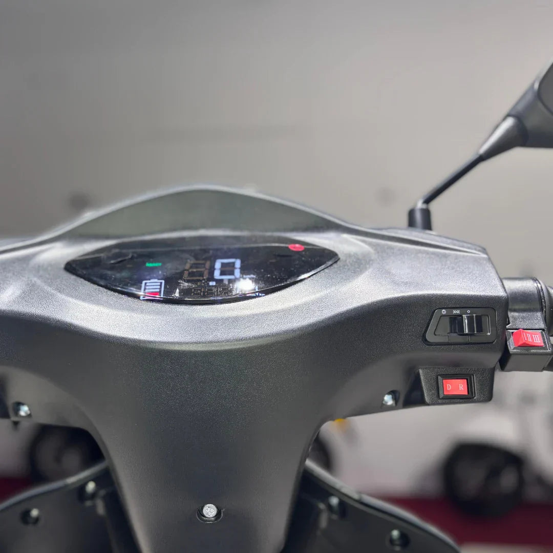 Upravljač električnog skutera Vigorous Vista Q1 s digitalnim zaslonom i kontrolama vožnje