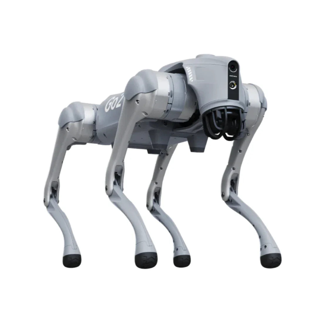 Sivi četveronožni robot Unitree Go2 Air Pro u bočnom pogledu na bijeloj pozadini