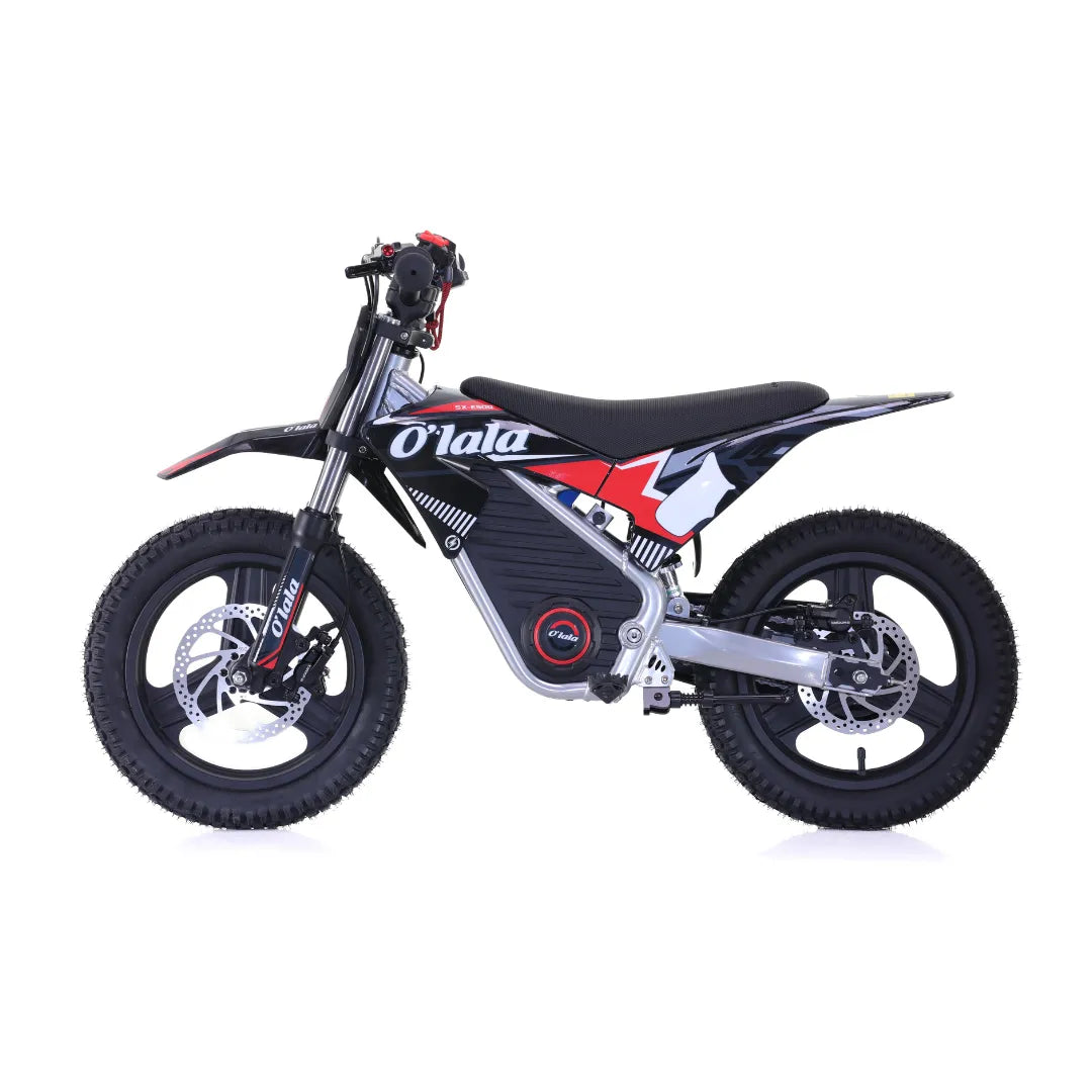 Dječji električni motocikl O'lala SX-E500 crno-crvene boje, bočni pogled na vozilo