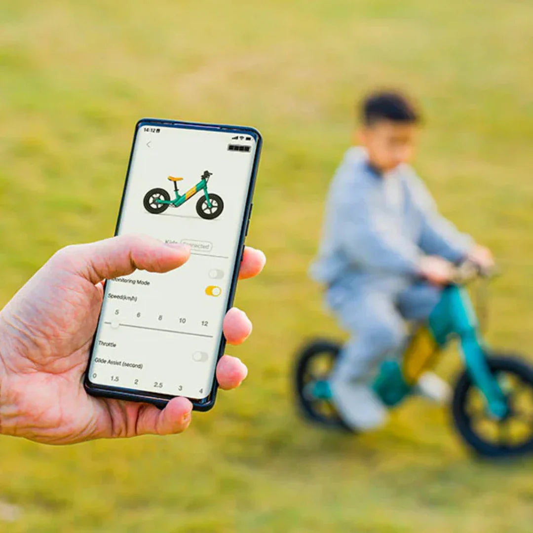 Mobilna aplikacija za upravljanje električnom guralicom Fiido Kidz na zaslonu pametnog telefona