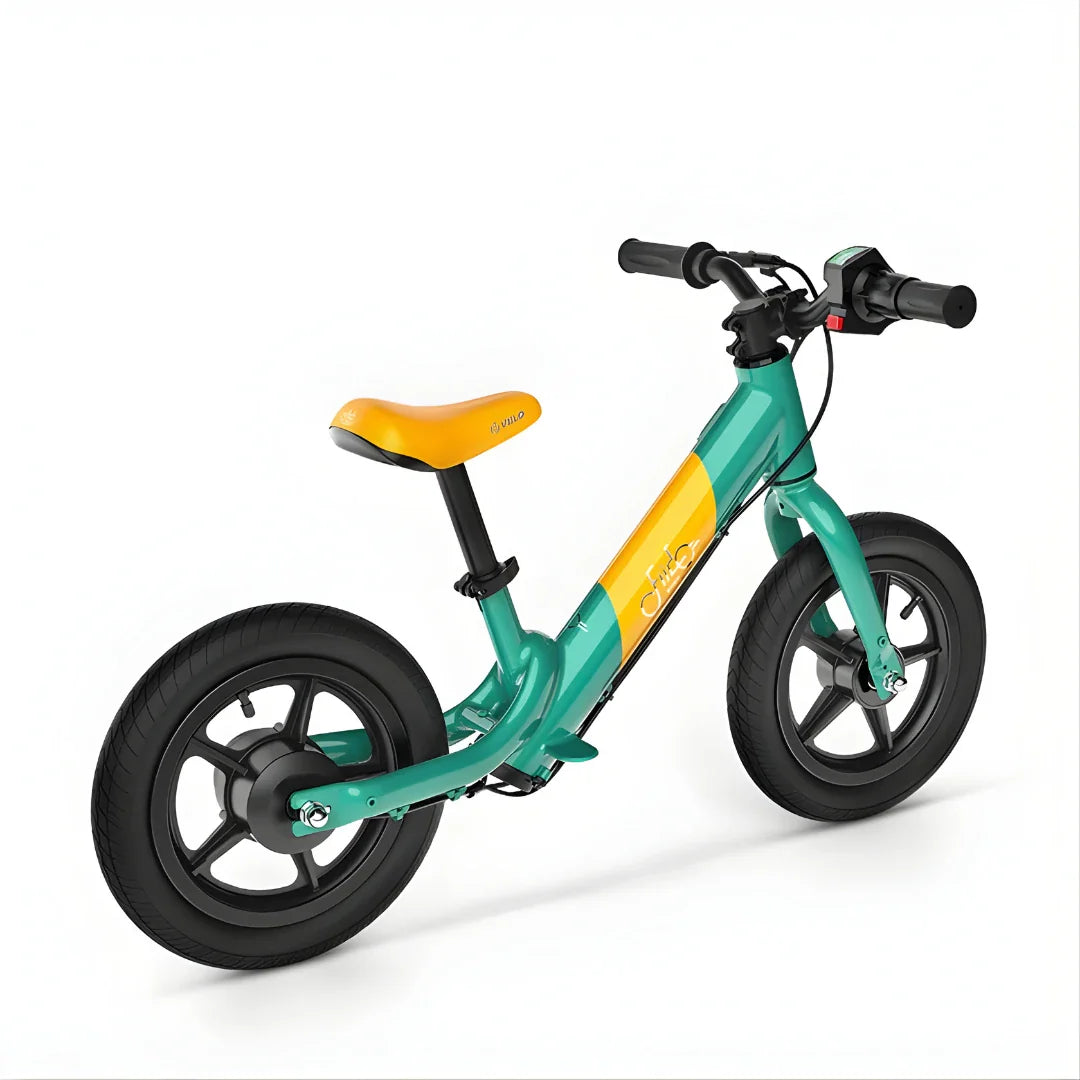 Električna guralica Fiido Kidz zelene boje, pogled s bočne strane na dječji bicikl bez pedala