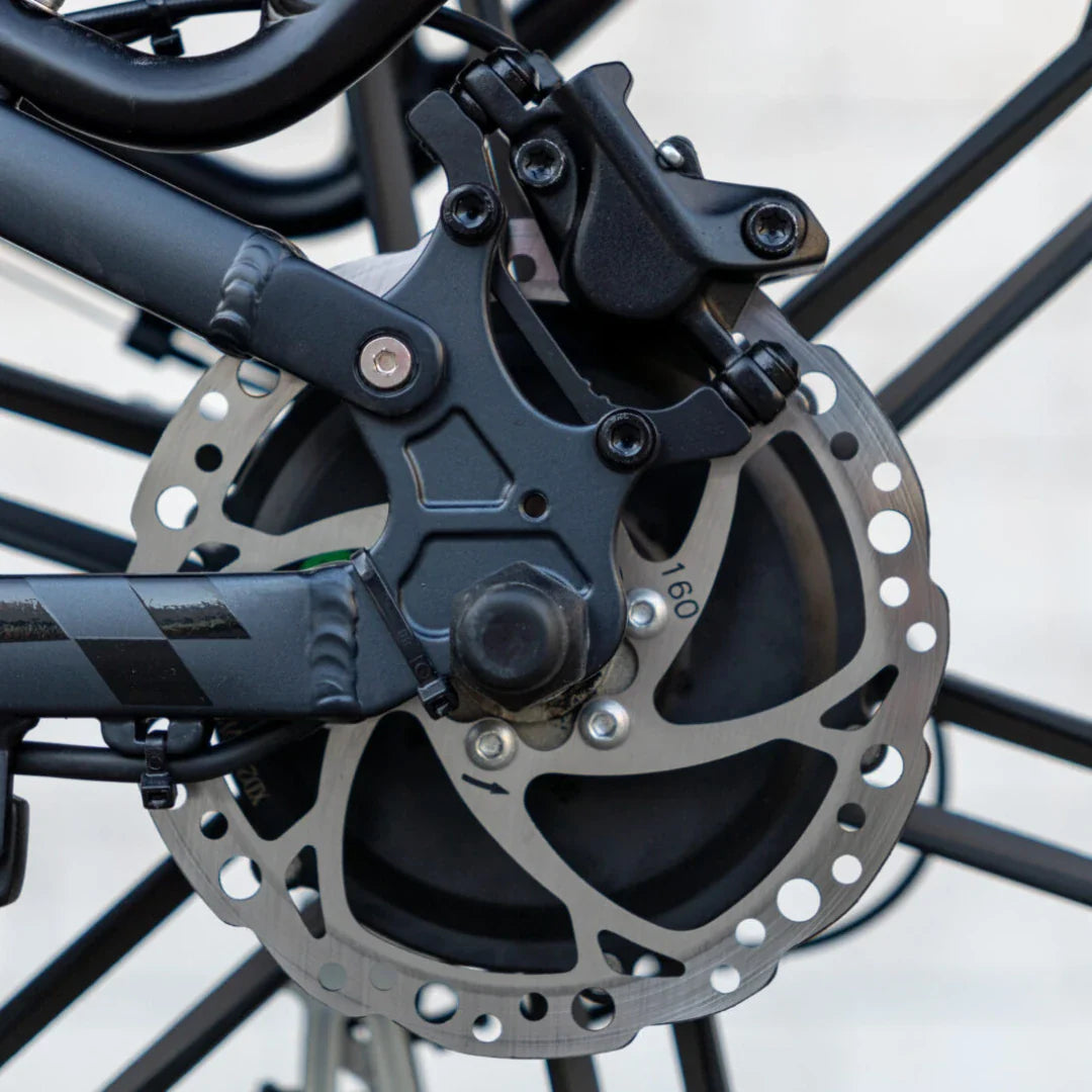 Krupni kadar stražnje disk kočnice od 160 mm na električnom biciklu Engwe Engine Pro 2.0