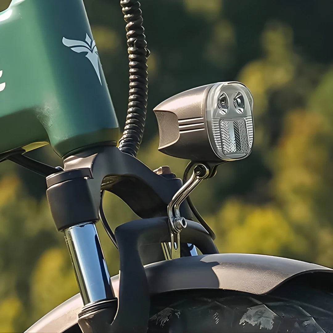 Prednje LED svjetlo na električnom biciklu Engwe EP-2 3.0 Boost, detaljan prikaz sivi okvir