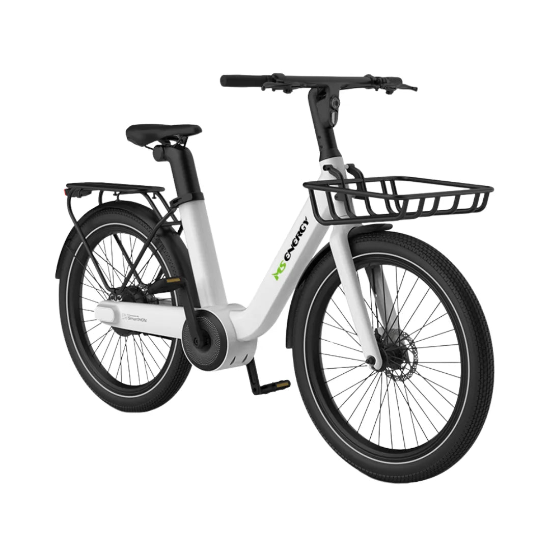 Bijeli električni bicikl MS Energy Cityzen c102 s prednjom košarom, bočni pogled na bijeli model