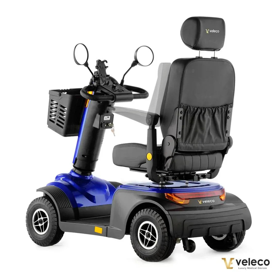 Plavi električni skuter za starije osobe Veleco Looper, pogled straga s vidljivim sjedalom i košarom