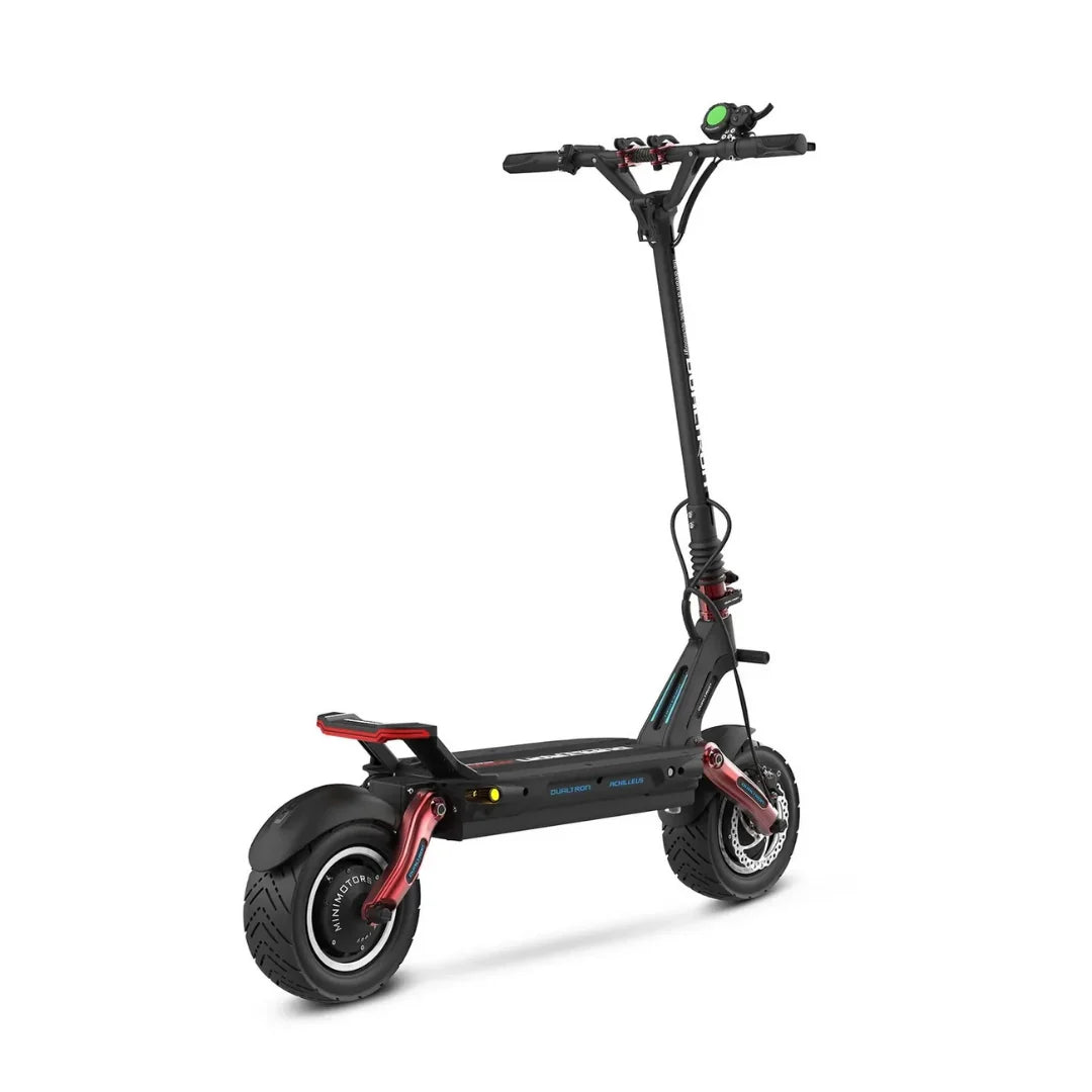 Električni romobil Dualtron Achilleus crne boje s crvenim detaljima, pogled straga
