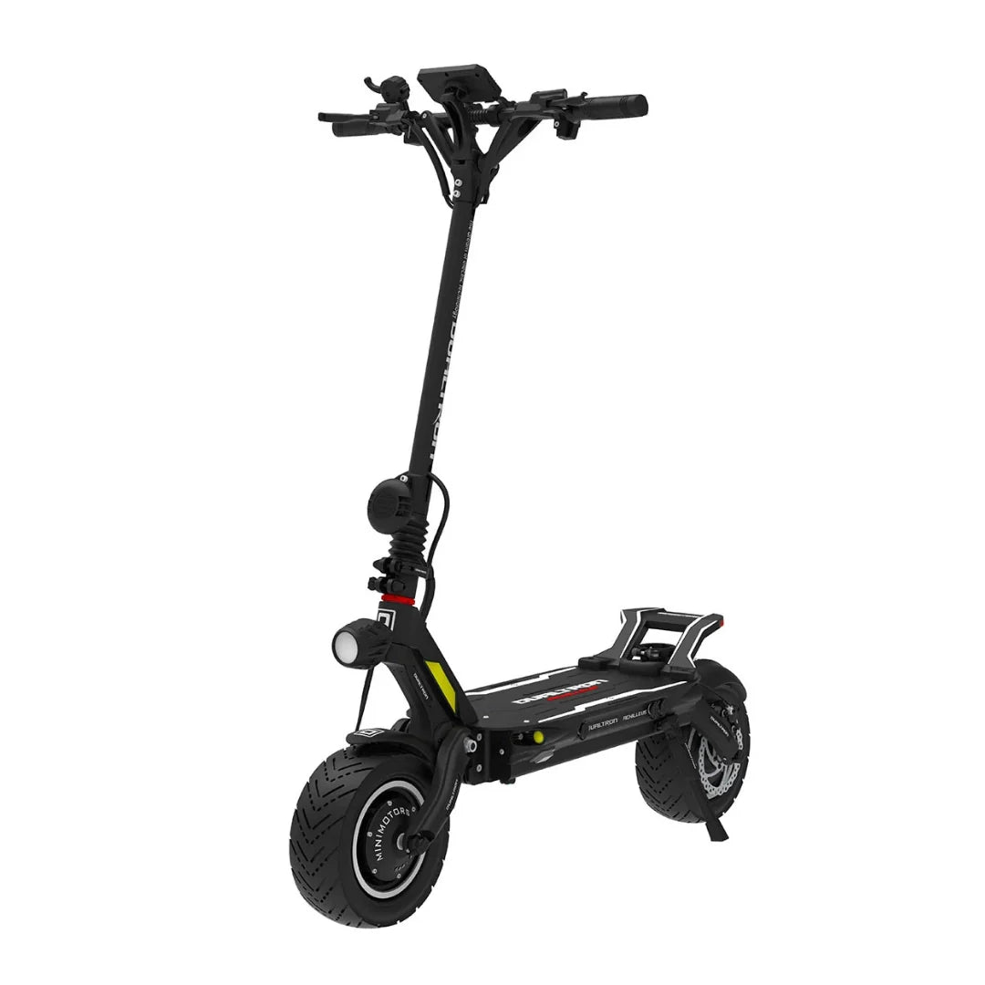 Crni električni romobil Dualtron New Achilleus, pogled iz kuta na cijelo vozilo