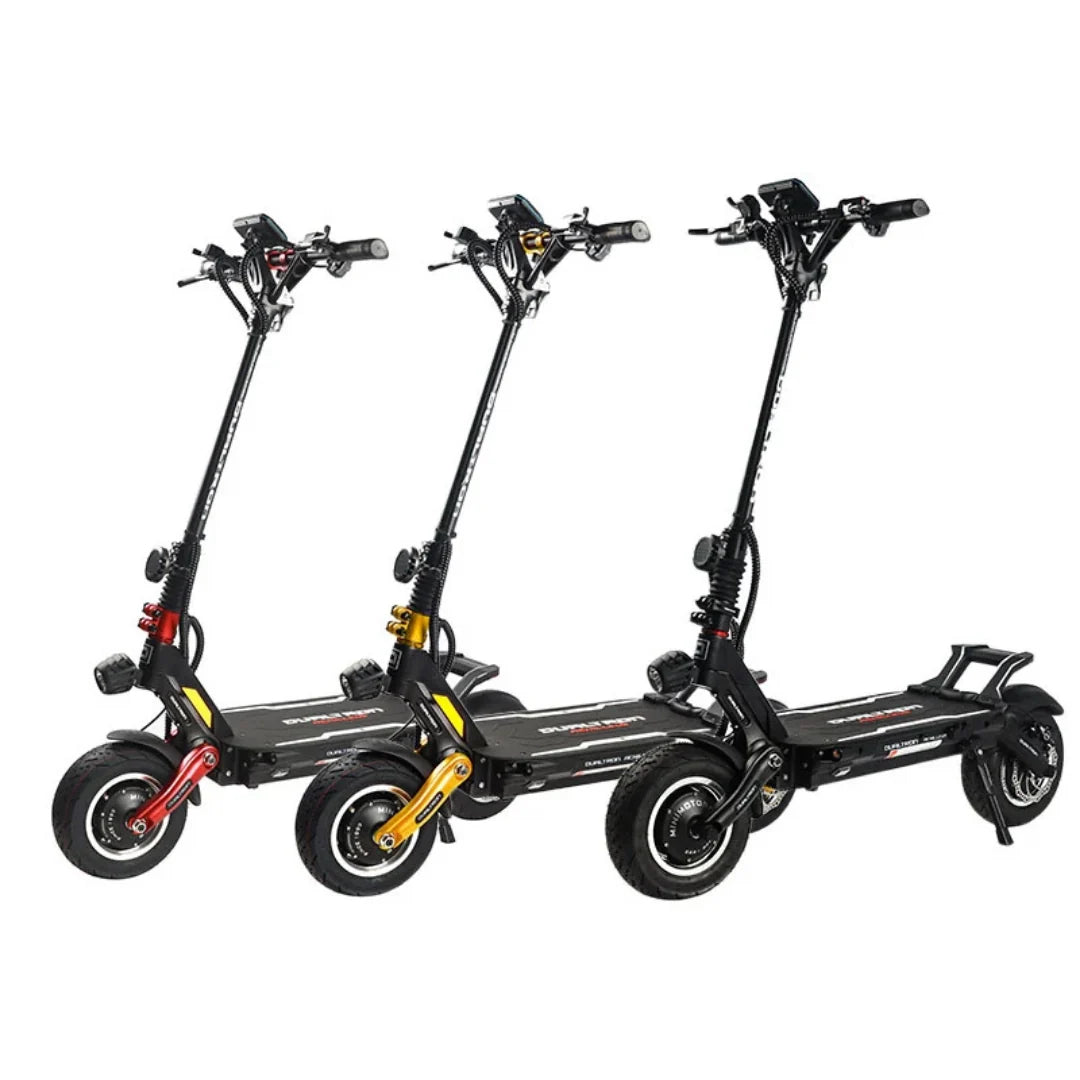 Tri električna romobila Dualtron New Achilleus u crnoj, crvenoj i zlatnoj boji na bijeloj pozadini