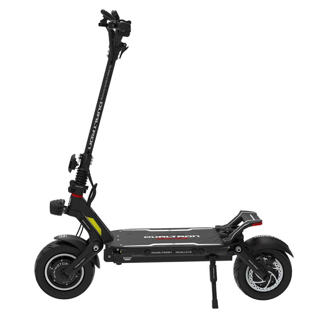 Crni električni romobil Dualtron New Achilleus bočni prikaz na bijeloj pozadini