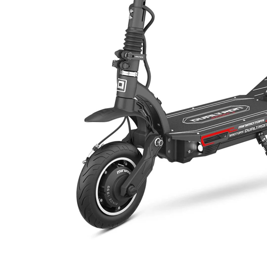 Crni električni romobil Dualtron Spider 2, detaljni prikaz prednjeg kotača i amortizera