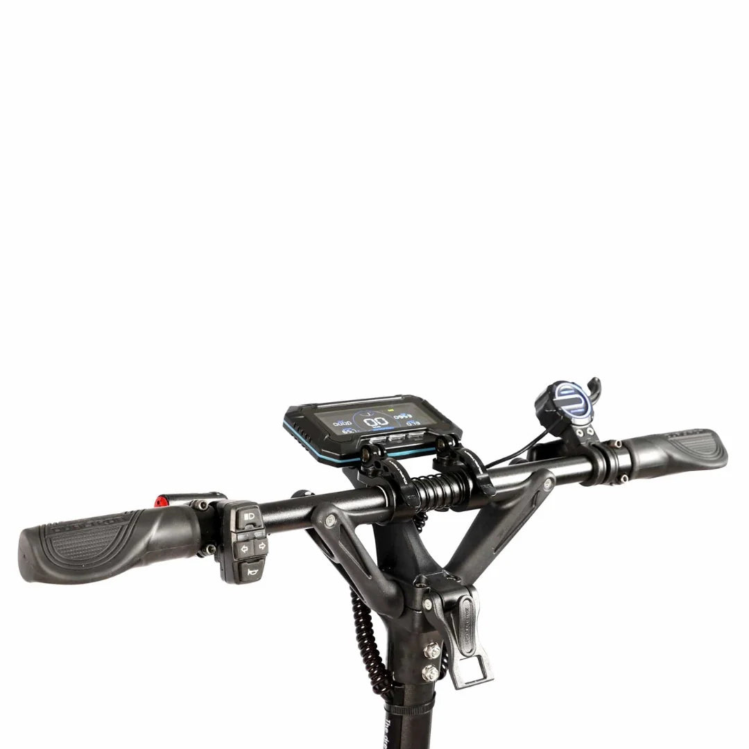 Crni upravljač električnog romobila Dualtron Spider Max s LCD zaslonom i kontrolama