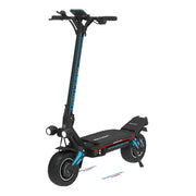 Električni romobil Dualtron Storm New crne boje s plavim detaljima, pogled iz kuta