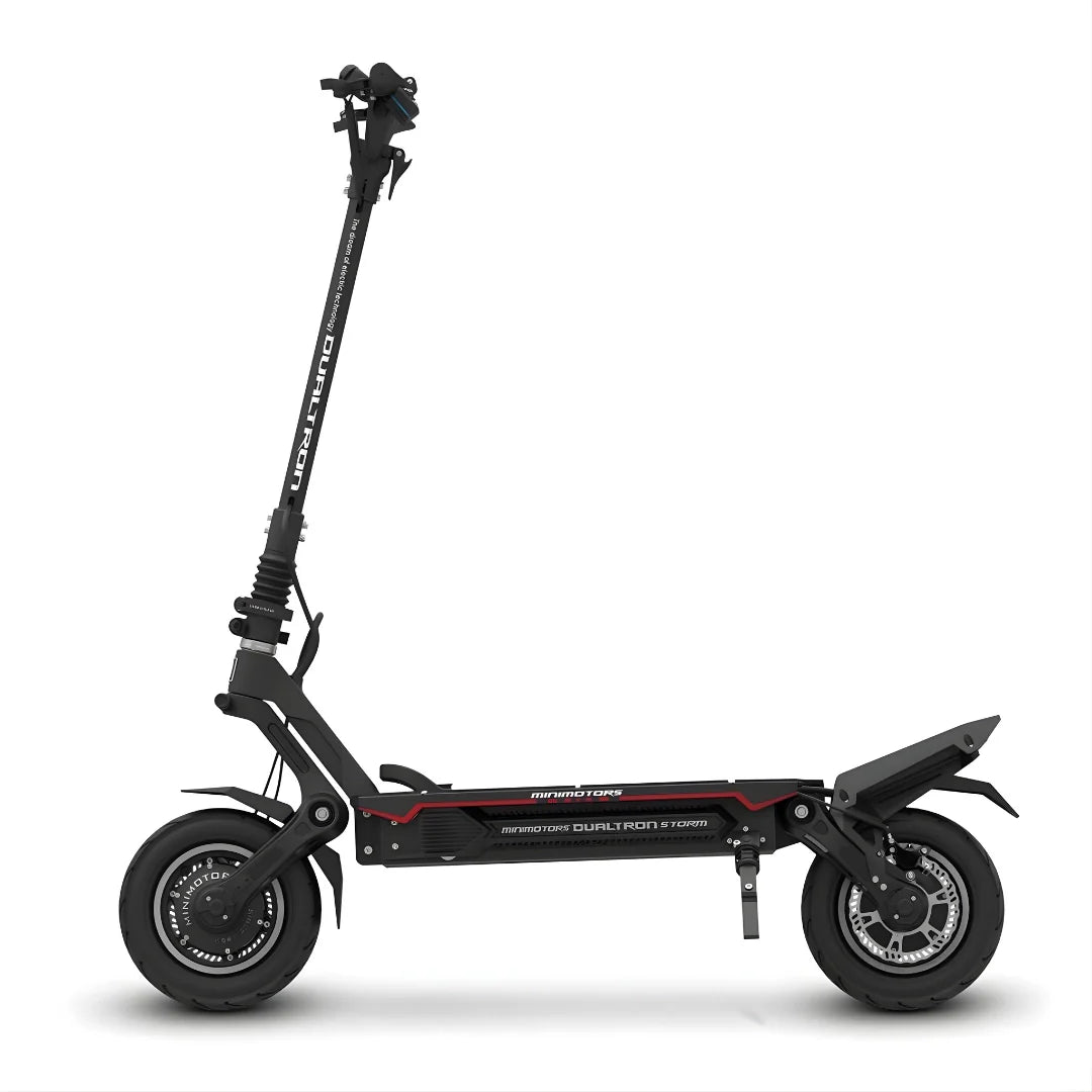 Crni električni romobil Dualtron Storm UP bočni pogled na bijeloj pozadini