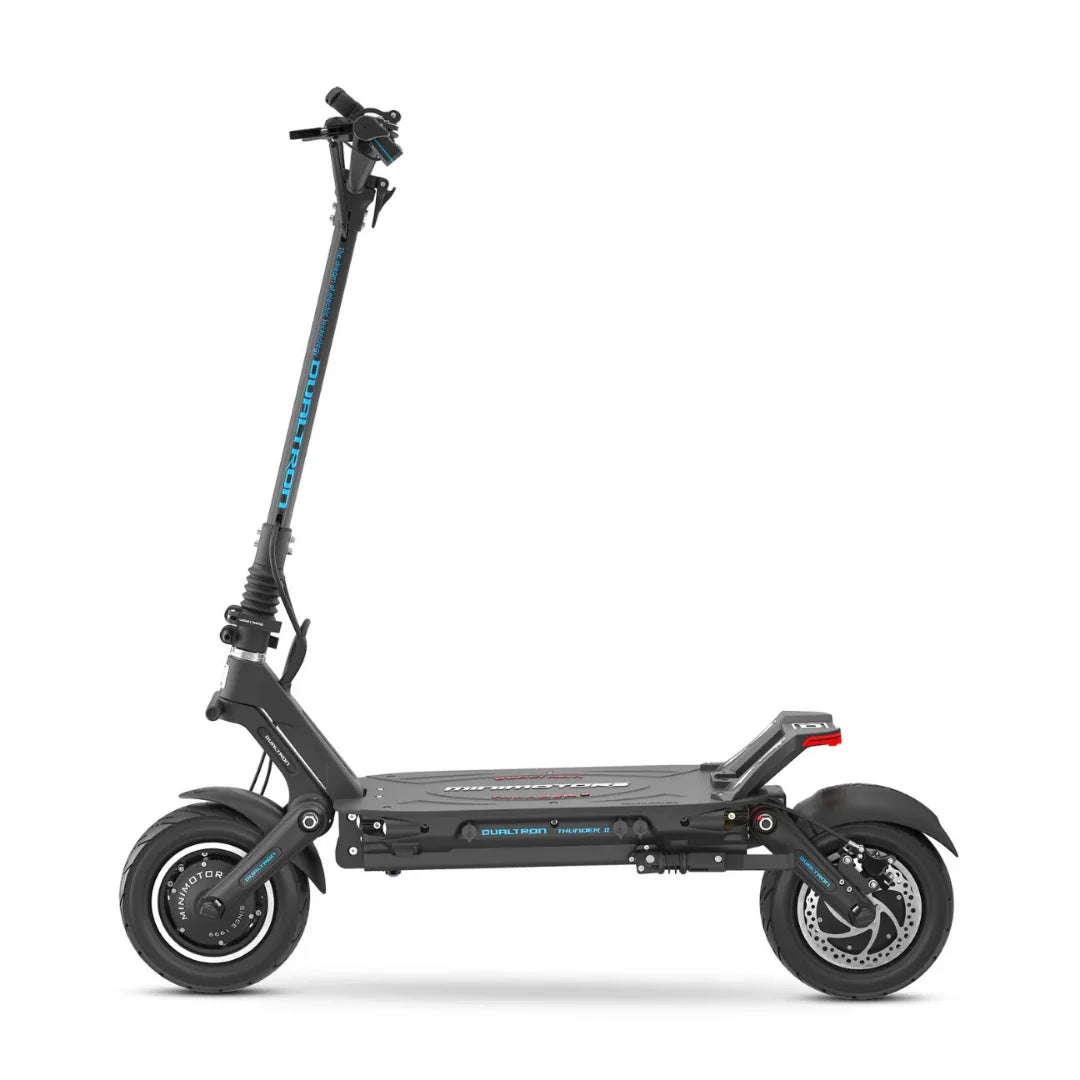 Crni električni romobil Dualtron Thunder 2 bočni pogled na bijeloj pozadini