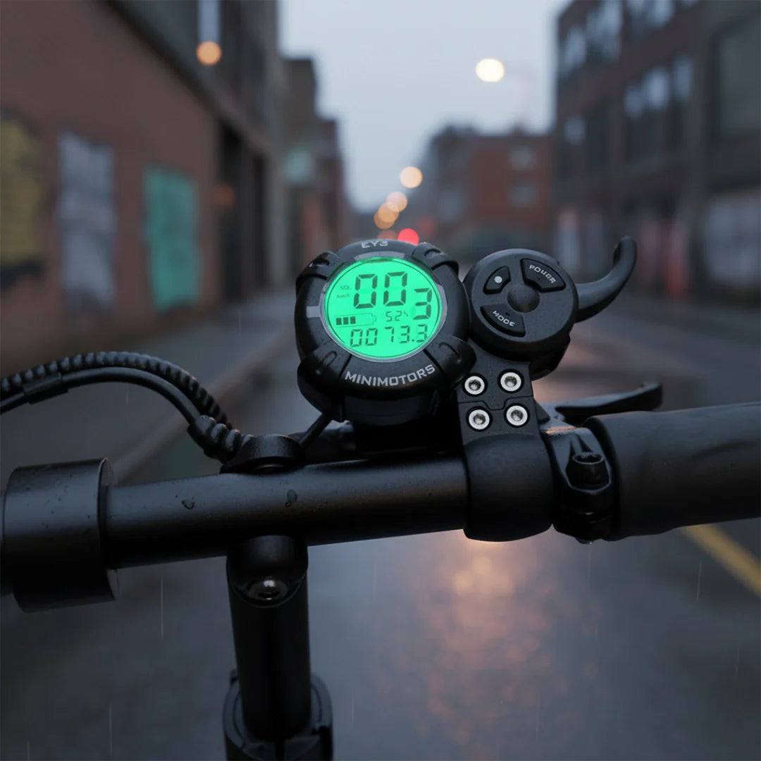 LCD zaslon Minimotors na upravljaču električnog romobila Dualtron Thunder 2 s uključenim svjetlom
