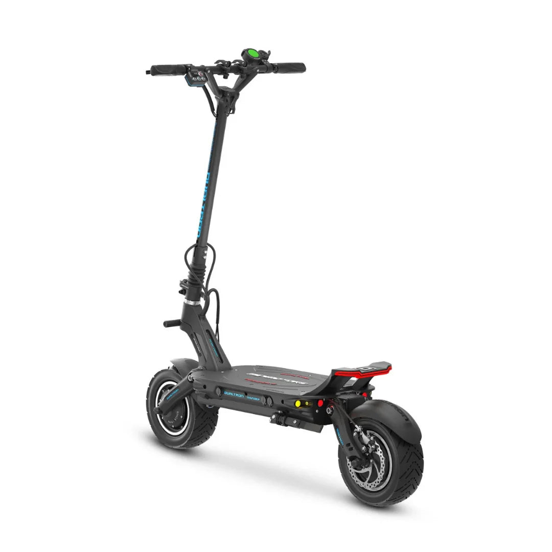 Crni električni romobil Dualtron Thunder 2 na bijeloj podlozi pogled straga u tri četvrtine