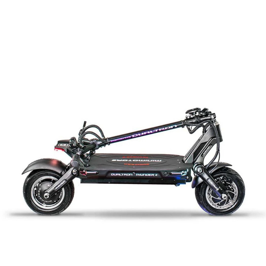 Električni romobil Dualtron Thunder 2 sklopljen, pogled sa strane, crna boja