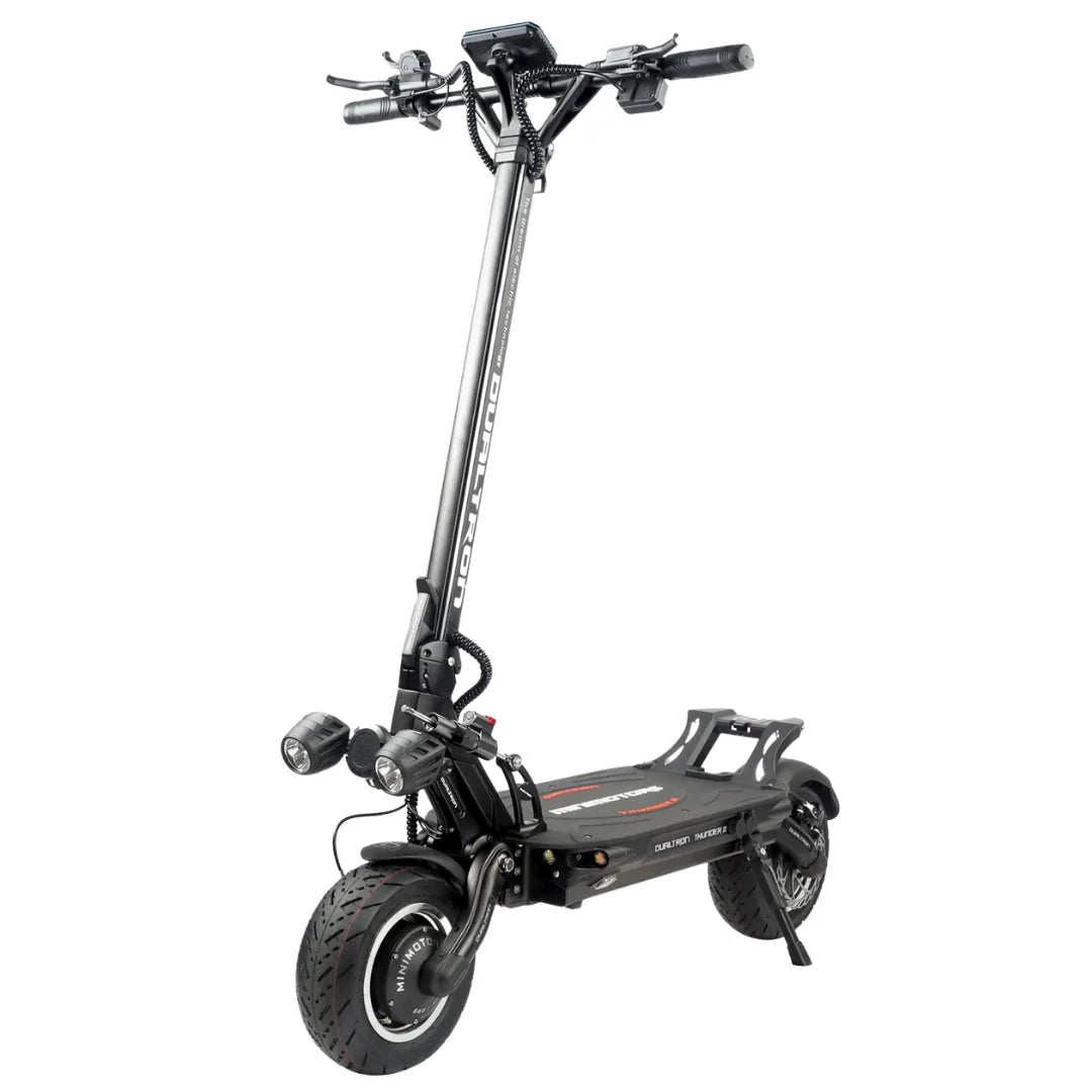 Električni romobil Dualtron Thunder 3 crne boje u pogledu sprijeda na bijeloj pozadini