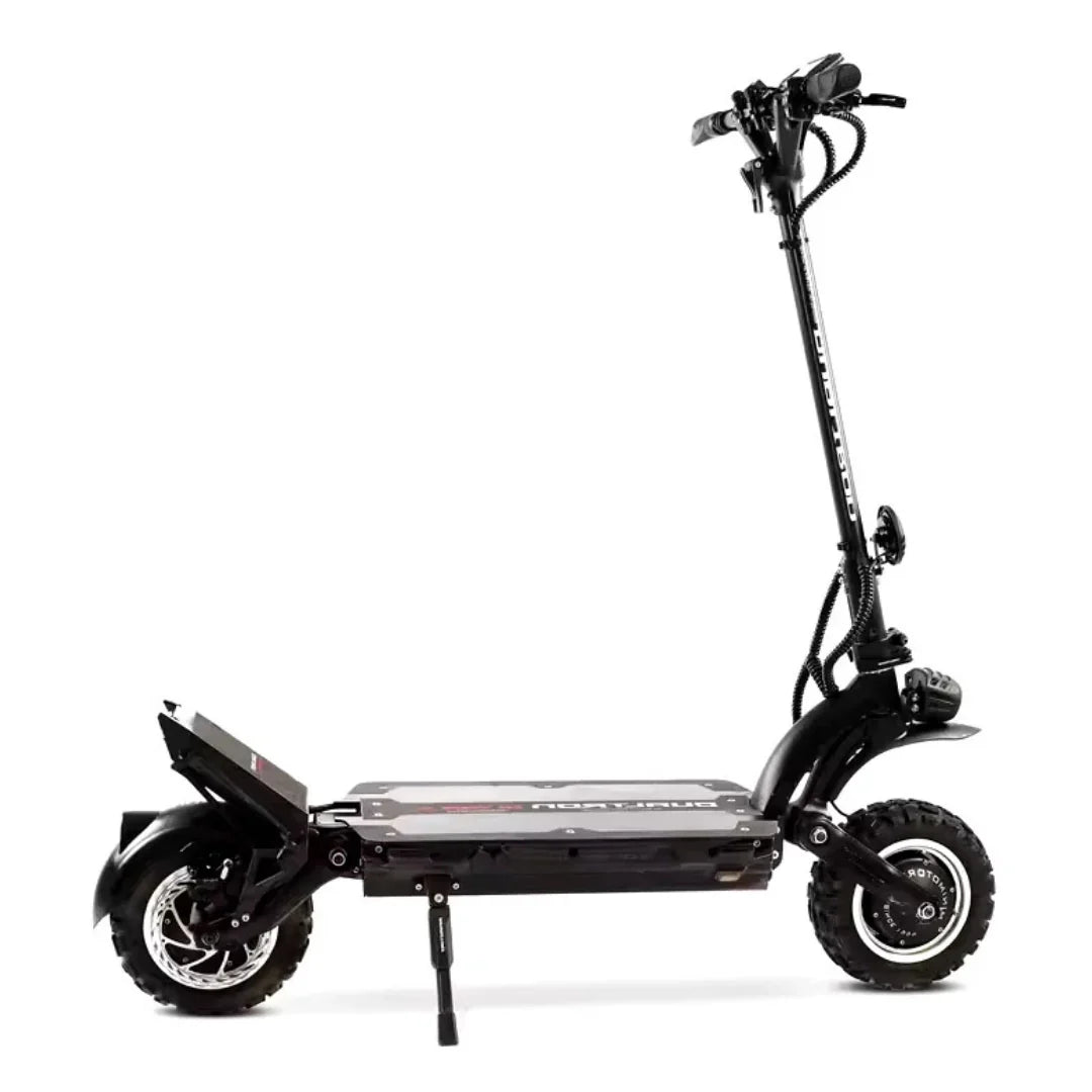 Električni romobil Dualtron Ultra 2 Upgrade crne boje, bočni pogled na vozilo s postoljem