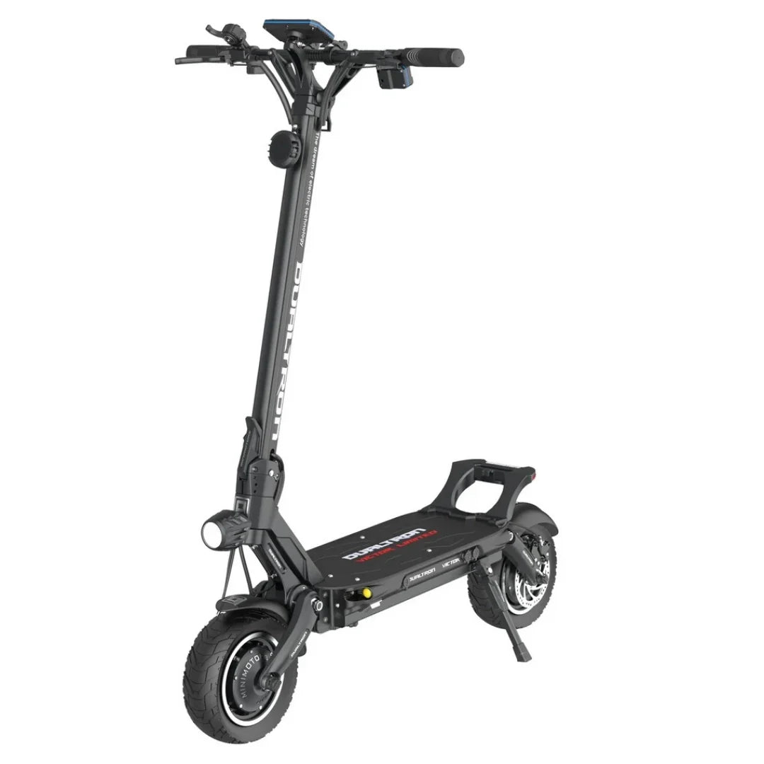 Električni romobil Dualtron Victor Limited crni na bijeloj pozadini pogled s boka