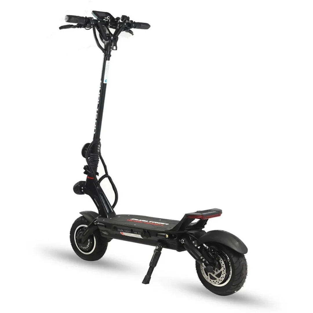 Crni električni romobil Dualtron Victor Luxury Plus New, pogled sa strane na bijeloj podlozi