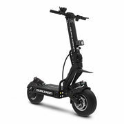 Crni električni romobil Dualtron X2 Upgrade prikazan iz poluprofila na bijeloj pozadini