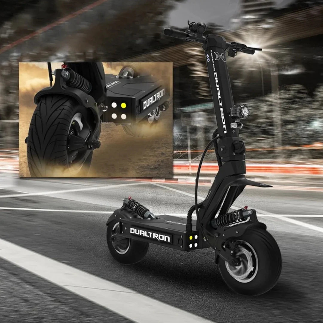 Crni električni romobil Dualtron X2 Upgrade u vožnji s detaljnim prikazom stražnjeg ovjesa i kotača