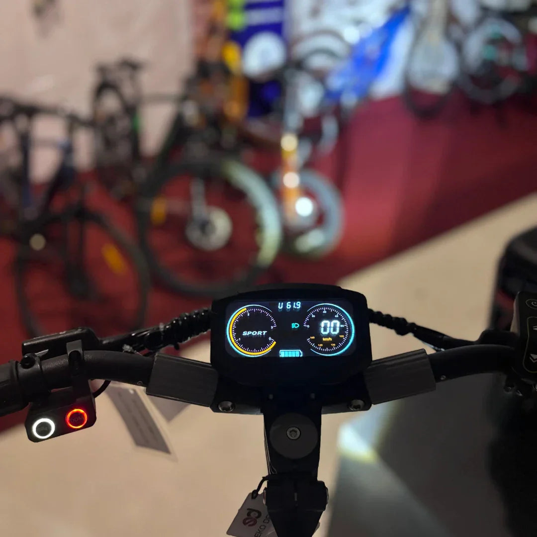Digitalni zaslon električnog romobila Eco Speed 10x v2 s prikazom brzine na upravljaču