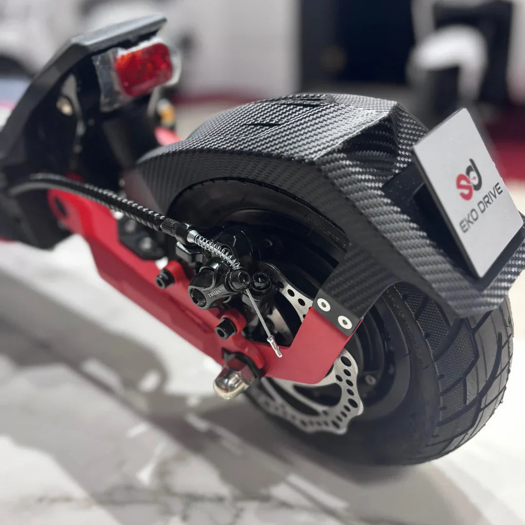 Stražnji kotač s karbonskim blatobranom i disk kočnicom električnog romobila Eco Speed 9