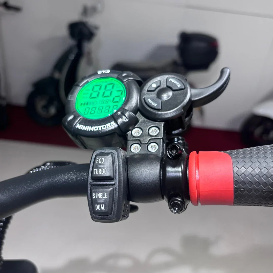LCD zaslon i kontrolne tipke na upravljaču električnog romobila Eco Speed 9x Minimotors display