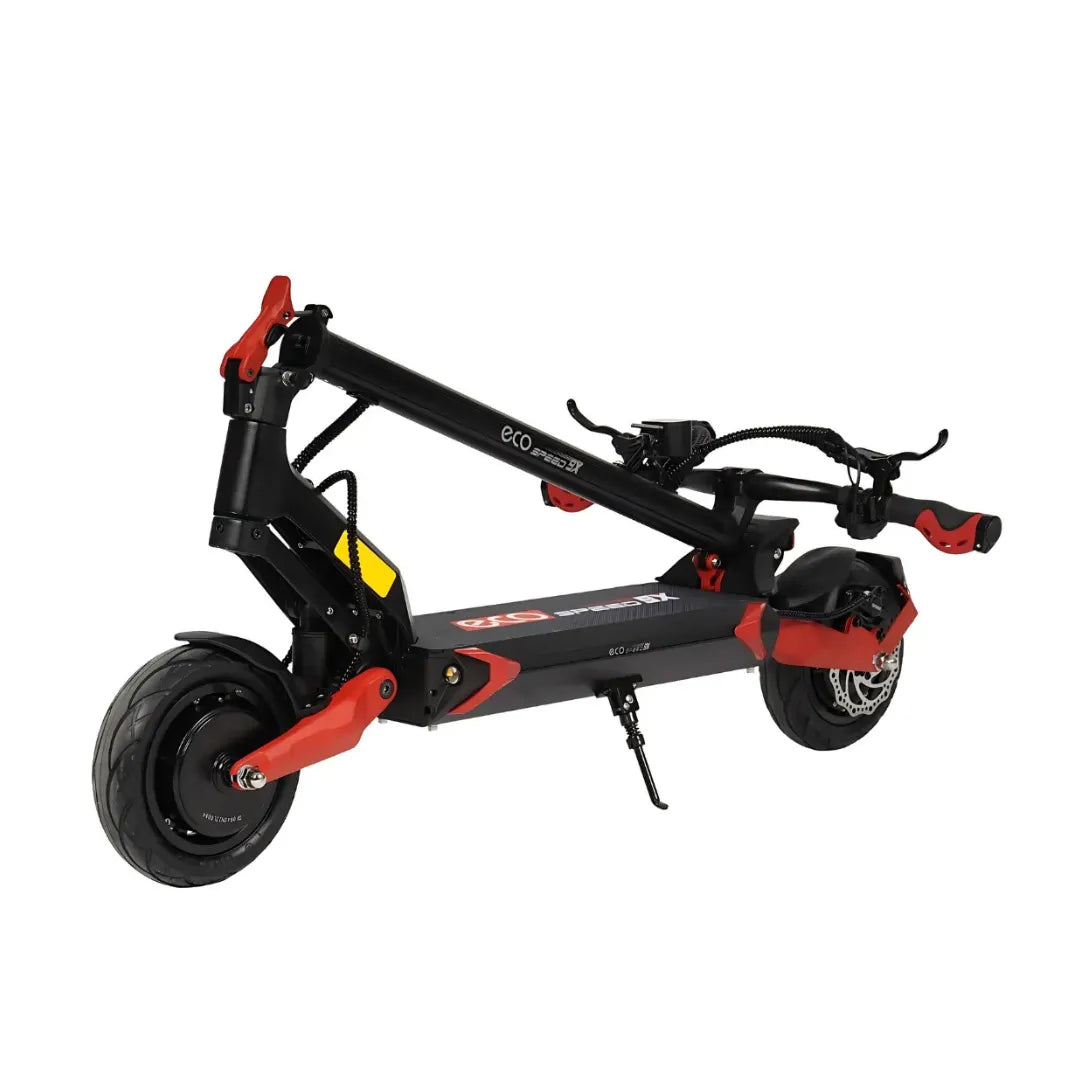 Sklopljen crno-crveni električni romobil Eco Speed 9x na bijeloj podlozi