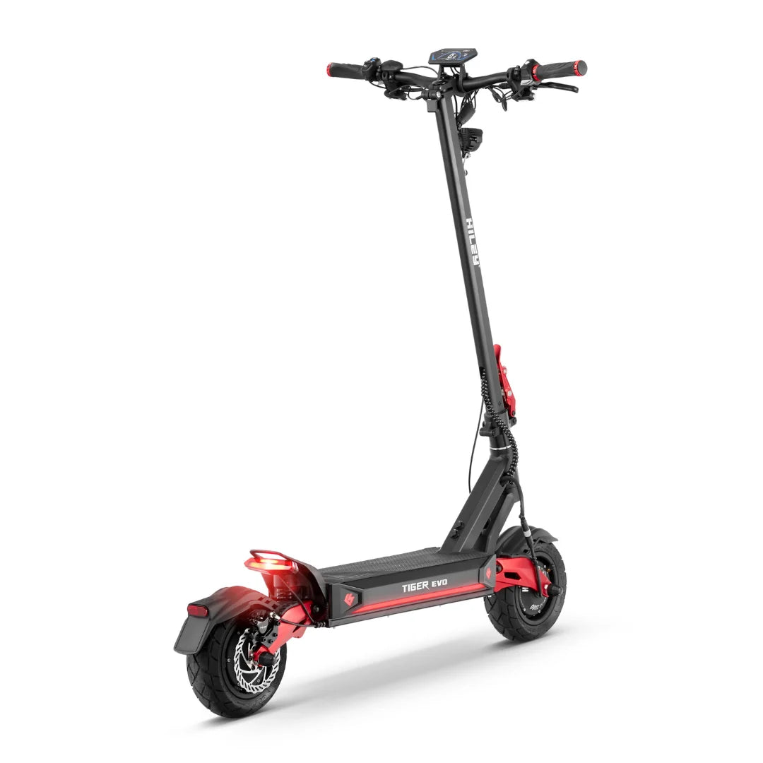 Električni romobil Hiley Tiger Evo GTR crno-crvene boje pogled straga na bijeloj pozadini