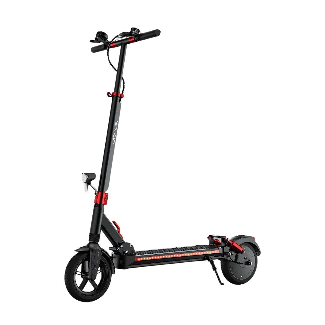 Električni romobil Joyor G5 crne boje s crvenim detaljima, profilni prikaz na bijeloj pozadini