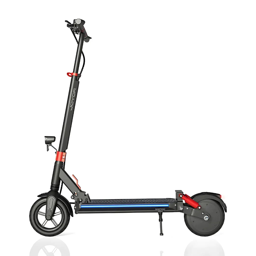 Električni romobil Joyor G5 crne boje s bočnim LED svjetlima bočni pogled na bijeloj pozadini