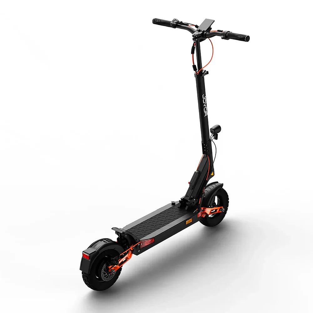 Električni romobil Joyor T6 crni s narančastim detaljima pogled iz kuta
