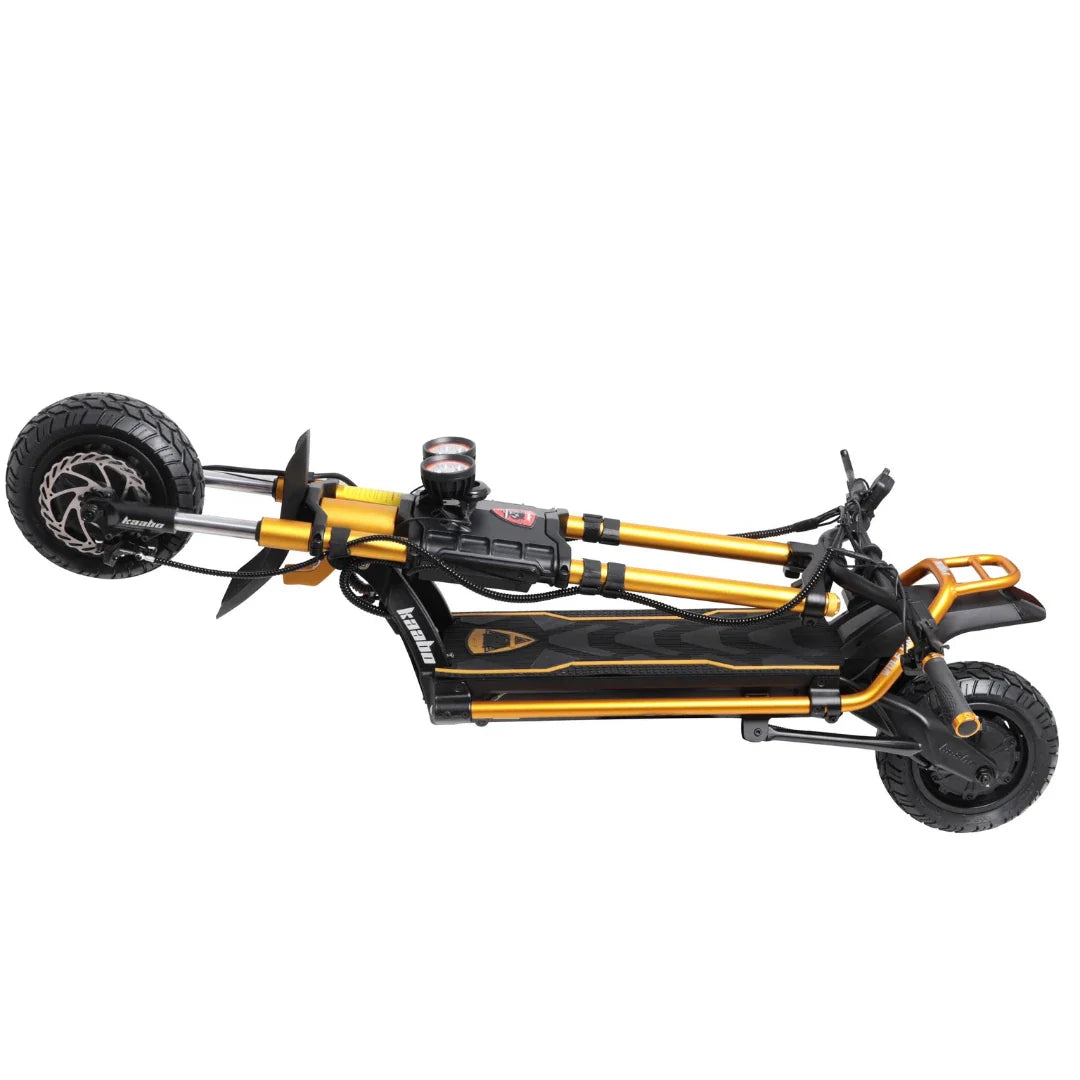 Sklopljeni električni romobil Kaabo Wolf King GTR Max zlatno crne boje, bočni pogled