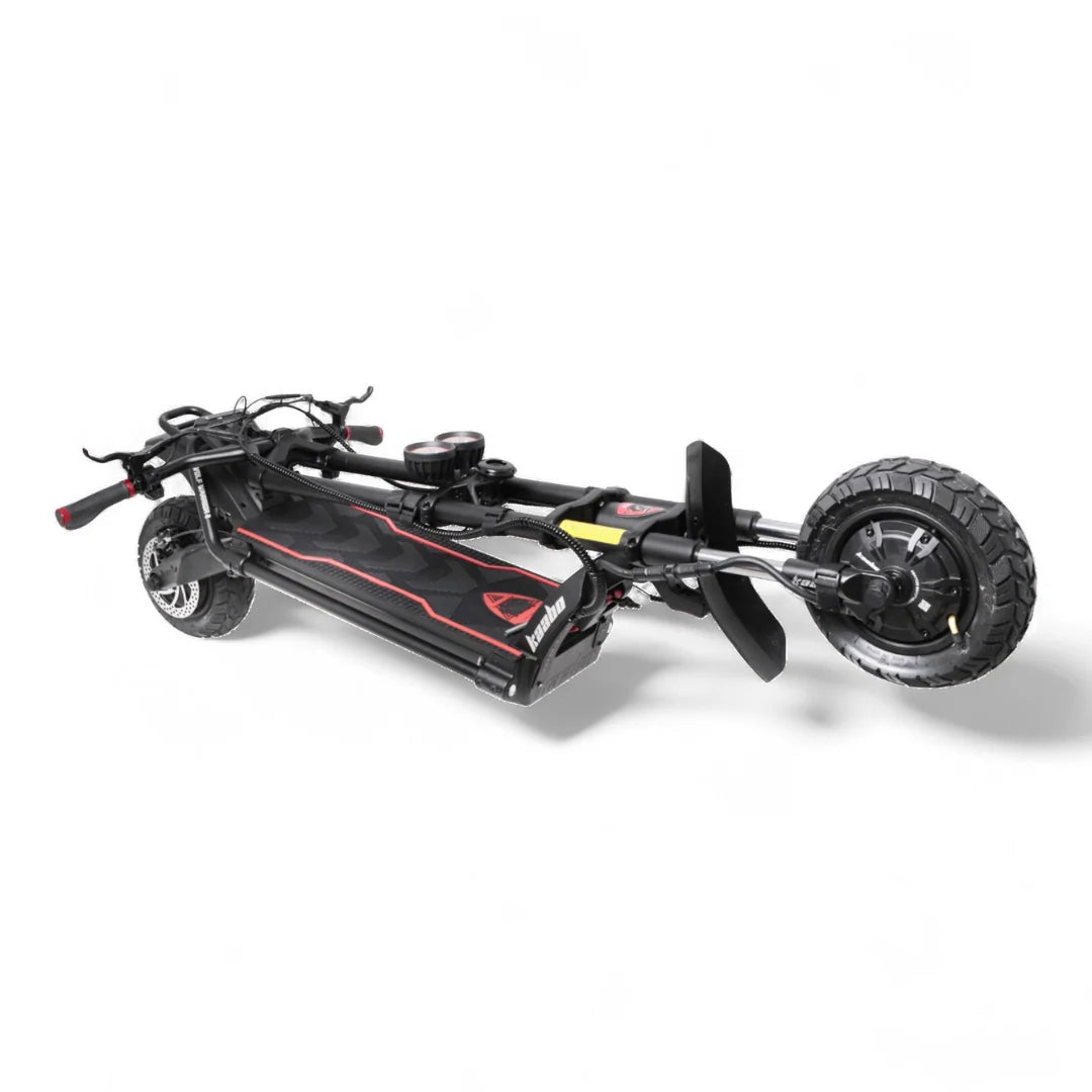 Sklopljen crni električni romobil Kaabo Wolf Warrior 11 Max s detaljima u crvenoj boji
