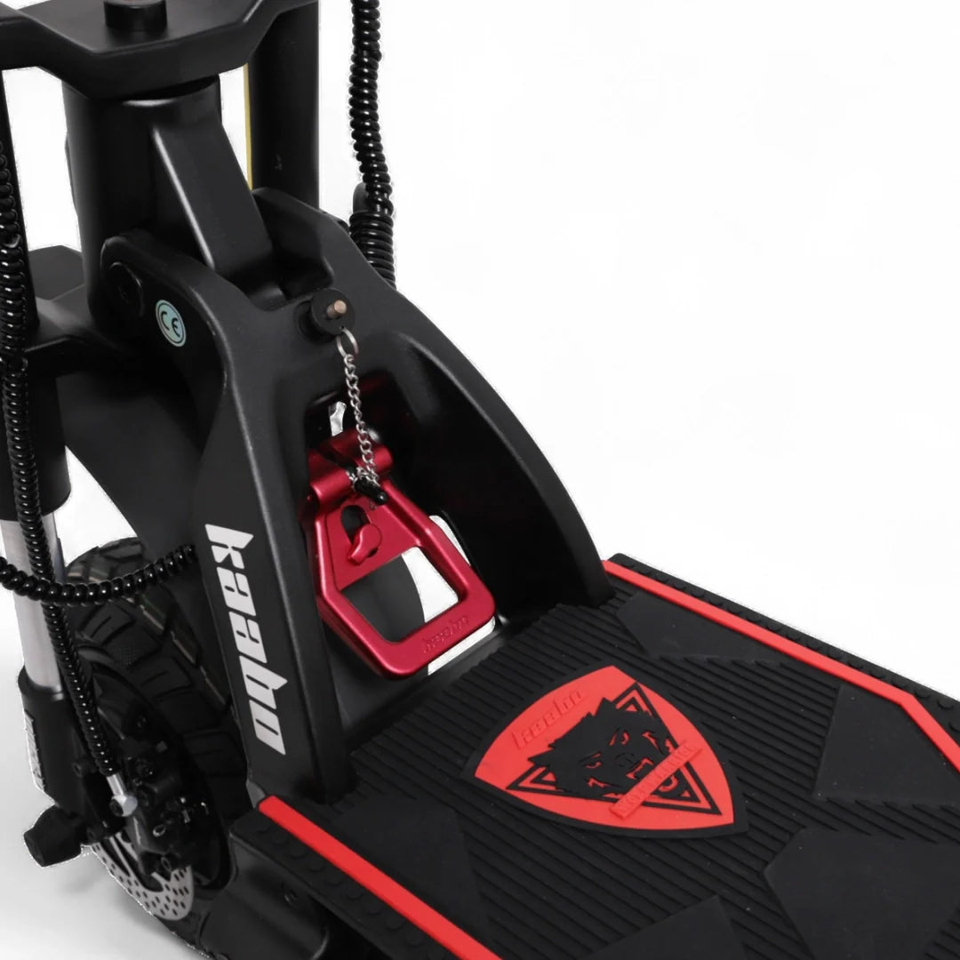 Mehanizam za sklapanje električnog romobila Kaabo Wolf Warrior 11 Max crvene boje krupni plan