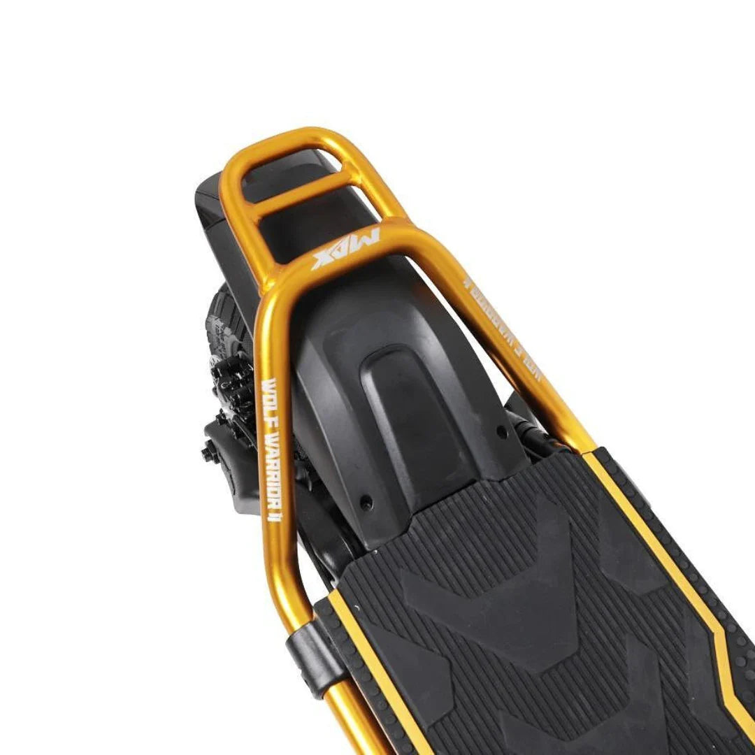Zlatni stražnji nosač na električnom romobilu Kaabo Wolf Warrior 11 Max pogled odozgo