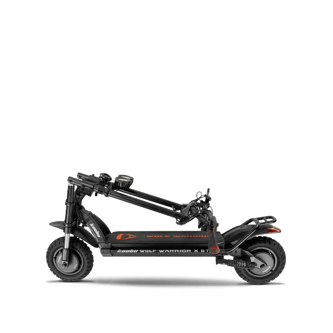 Sklopljen crni električni romobil Kaabo Wolf Warrior X GT bočni pogled na bijeloj podlozi