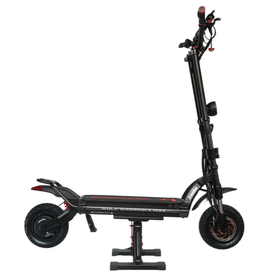 Električni romobil Kaabo Wolf Warrior X Max crne boje, bočni pogled na postolju