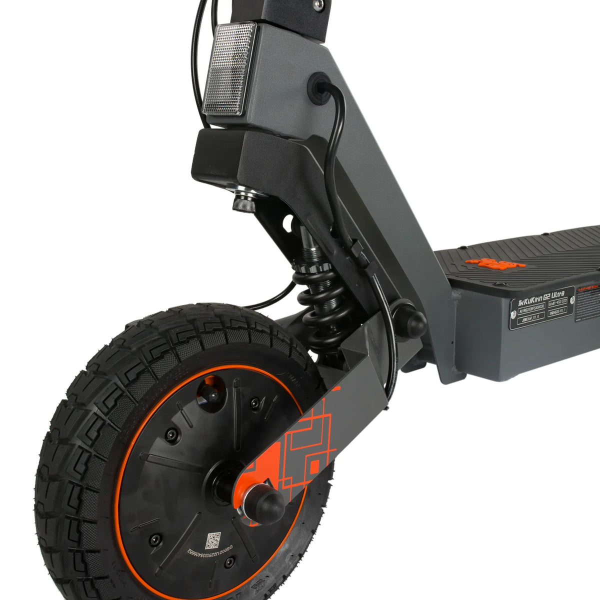 Detalj prednjeg ovjesa i kotača električnog romobila KuKirin G2 Ultra sive boje