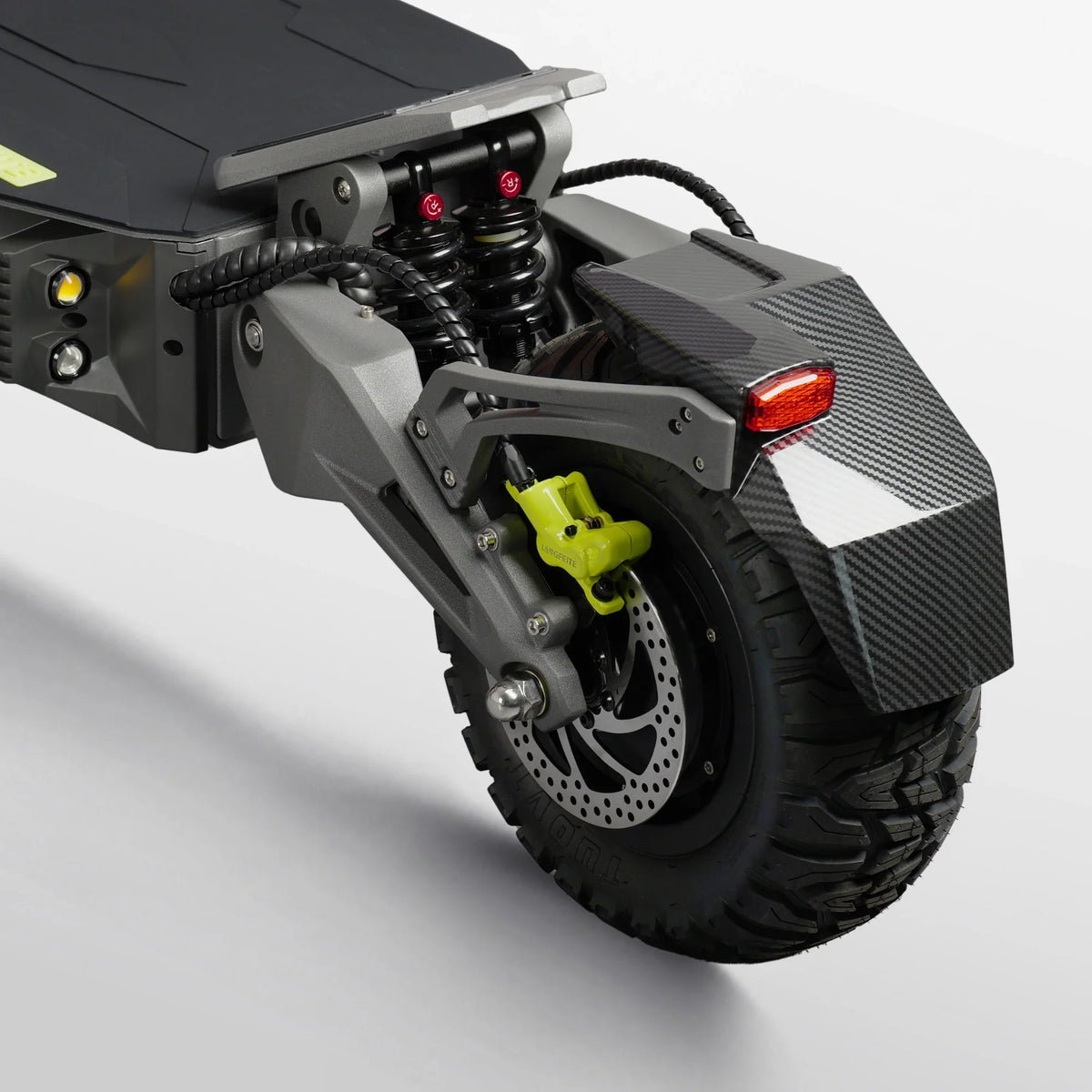 Detaljan prikaz stražnjeg ovjesa i karbonskog blatobrana električnog romobila Langfeite GT2 RS 2026